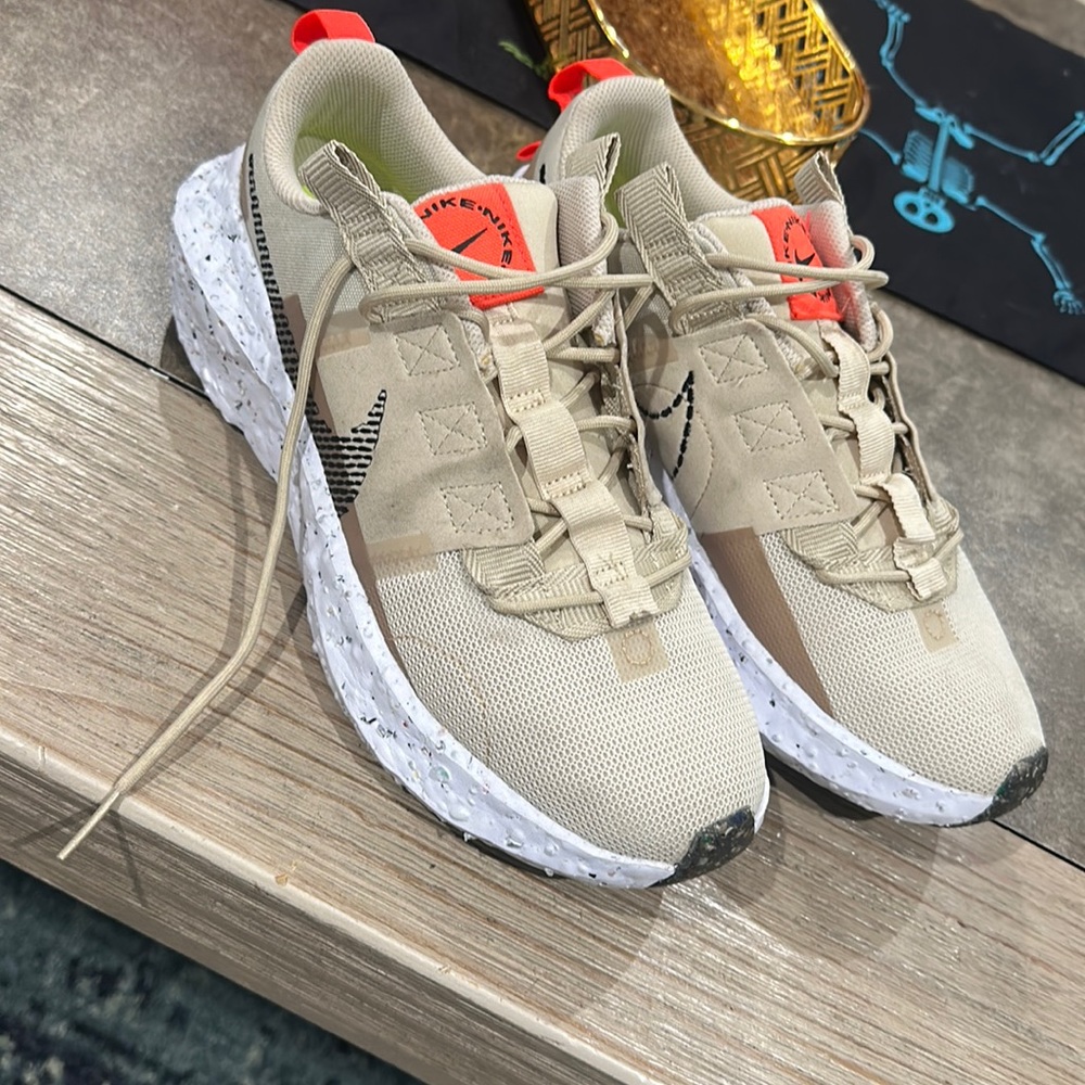 Nike women’s shoes 9.5